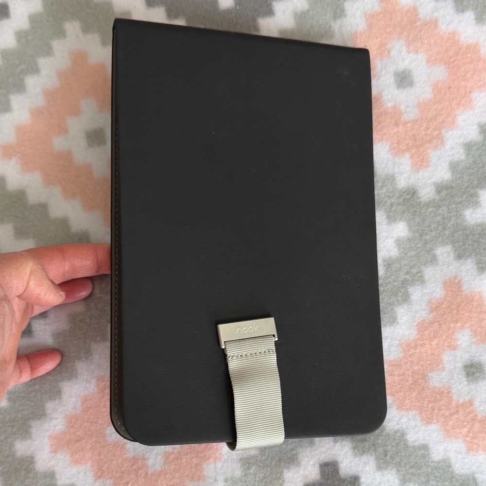 Nook Black Tablet Cover with Light silver magnetic closure Strap